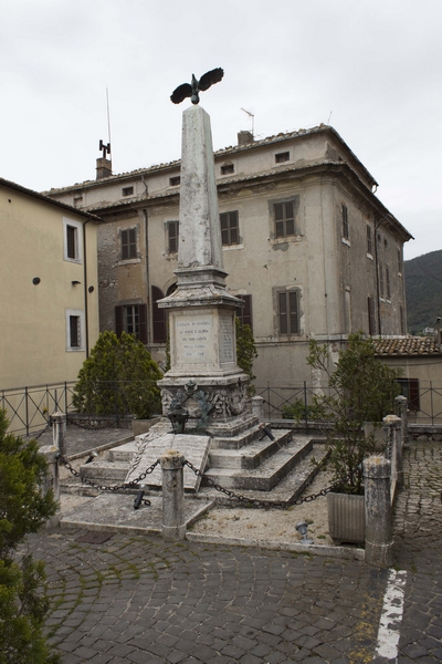 allegoria della Vittoria come aquila (monumento ai caduti - ad obelisco, opera isolata) - ambito Italia centrale (secondo quarto sec. XX)