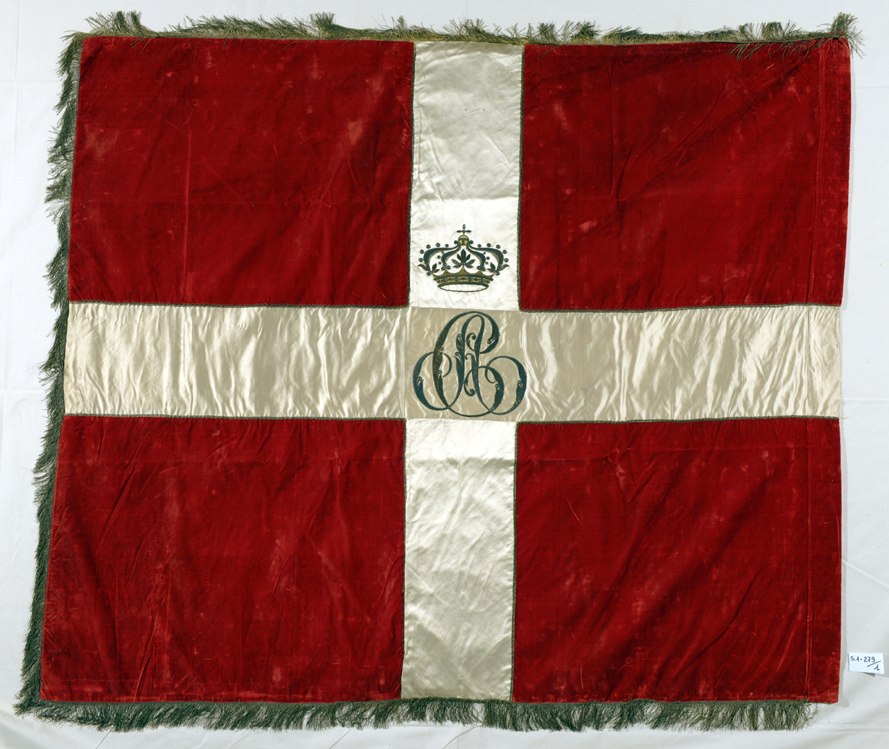 soggetto assente (bandiera) - manifattura parmense, manifattura italiana (secondo quarto, metà sec. XIX, sec. XIX)