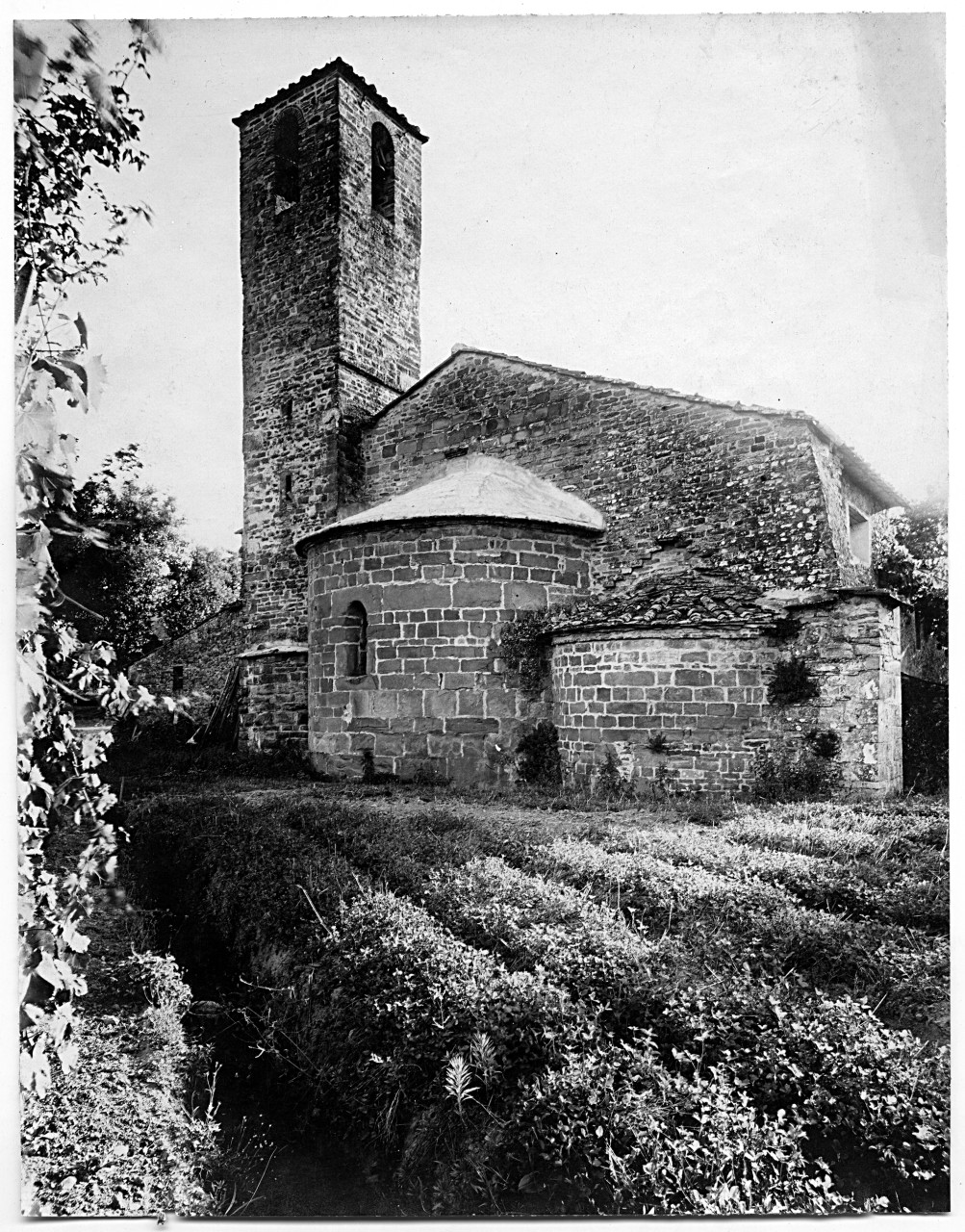 Arezzo - fraz. Bagnoro - Chiesa di Sant'Eugenia - Esterno; abside (negativo) di Pecori Domenico, Perazzo, Vincenzo (primo quarto XX)