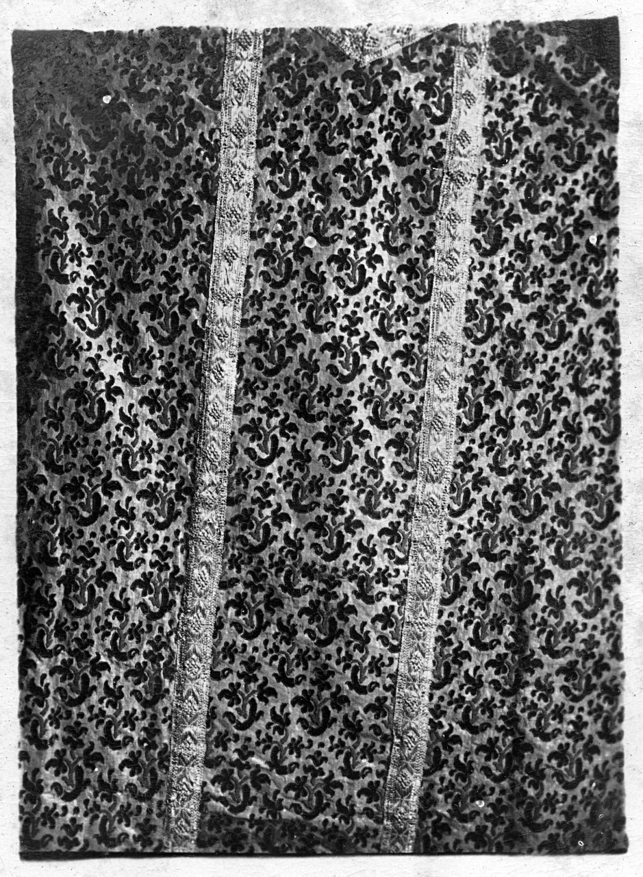 Arezzo - collocazione ignota - pianeta in velluto controtagliato (negativo) di Gabinetto fotografico del Polo Museale Fiorentino (laboratorio) - manifattura toscana (primo quarto XX)