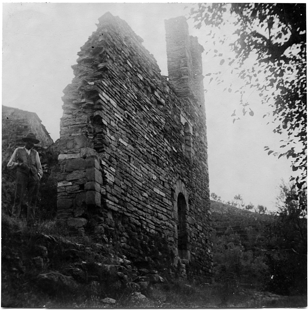 Arezzo - fraz. Rigutino - cappella di Ca di Lando - Rovine (negativo) di Gabinetto fotografico del Polo Museale Fiorentino (laboratorio), Perazzo, N - ambito aretino (primo quarto XX)