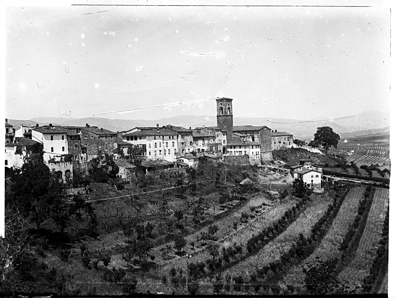 Bibbiena - Panorama (negativo) di Gabinetto fotografico del Polo Museale Fiorentino (laboratorio) (primo quarto XX)