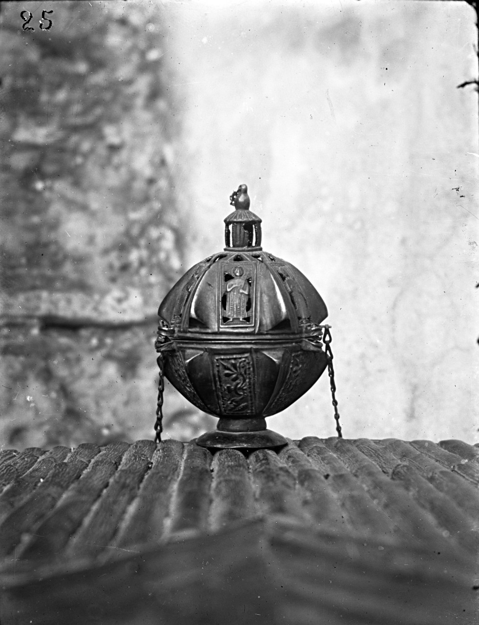 Subbiano - collocazione ignota - turibolo in bronzo (negativo) di Gabinetto fotografico del Polo Museale Fiorentino (laboratorio) - bottega aretina (primo quarto XX)