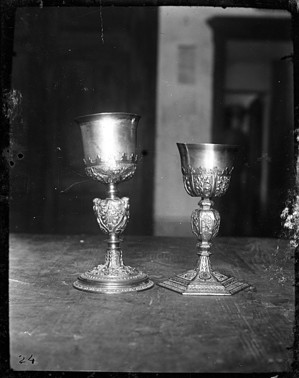 Subbiano - collocazione ignota - calici in ottone (negativo) di Gabinetto fotografico del Polo Museale Fiorentino (laboratorio) - bottega aretina (primo quarto XX)