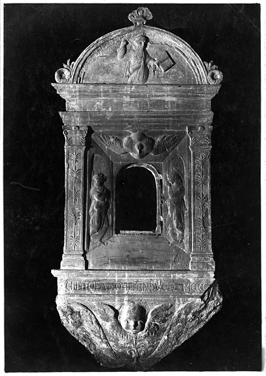 Caprese Michelangelo - Chiesa di San Giovanni Battista - Ciborio in marmo; C. di Landuccio (negativo) di Cristofano di Landuccio, Gabinetto fotografico del Polo Museale Fiorentino (laboratorio) (primo quarto XX)