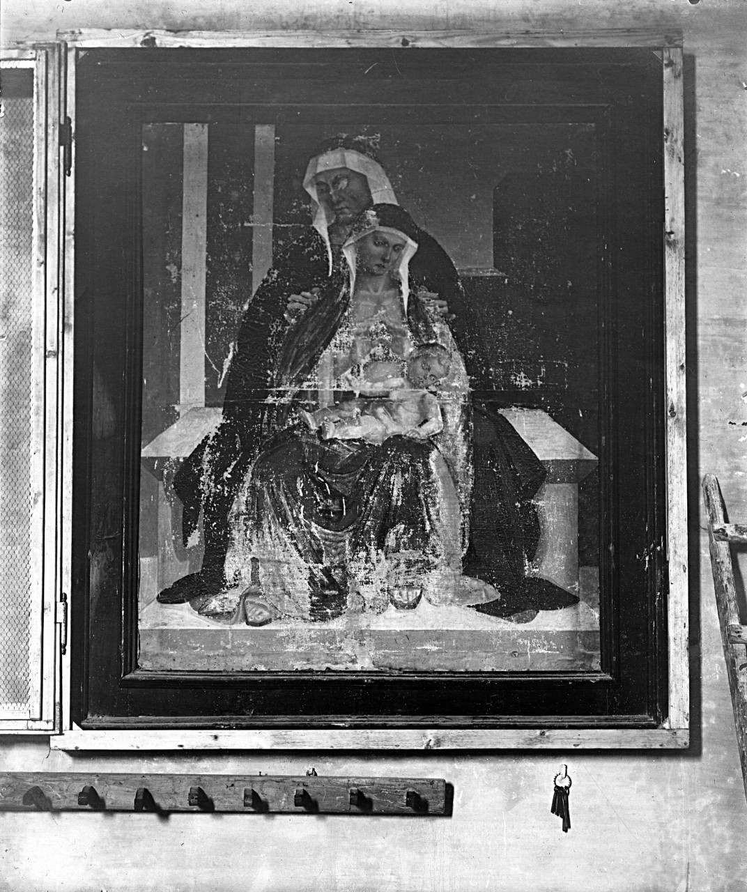Castiglion Fiorentino - Pinacoteca - Madonna col Bambino e sant'Anna; tempera su tela; L.Signorelli (negativo) di Signorelli Luca, Gabinetto fotografico del Polo Museale Fiorentino (laboratorio) (primo quarto XX)