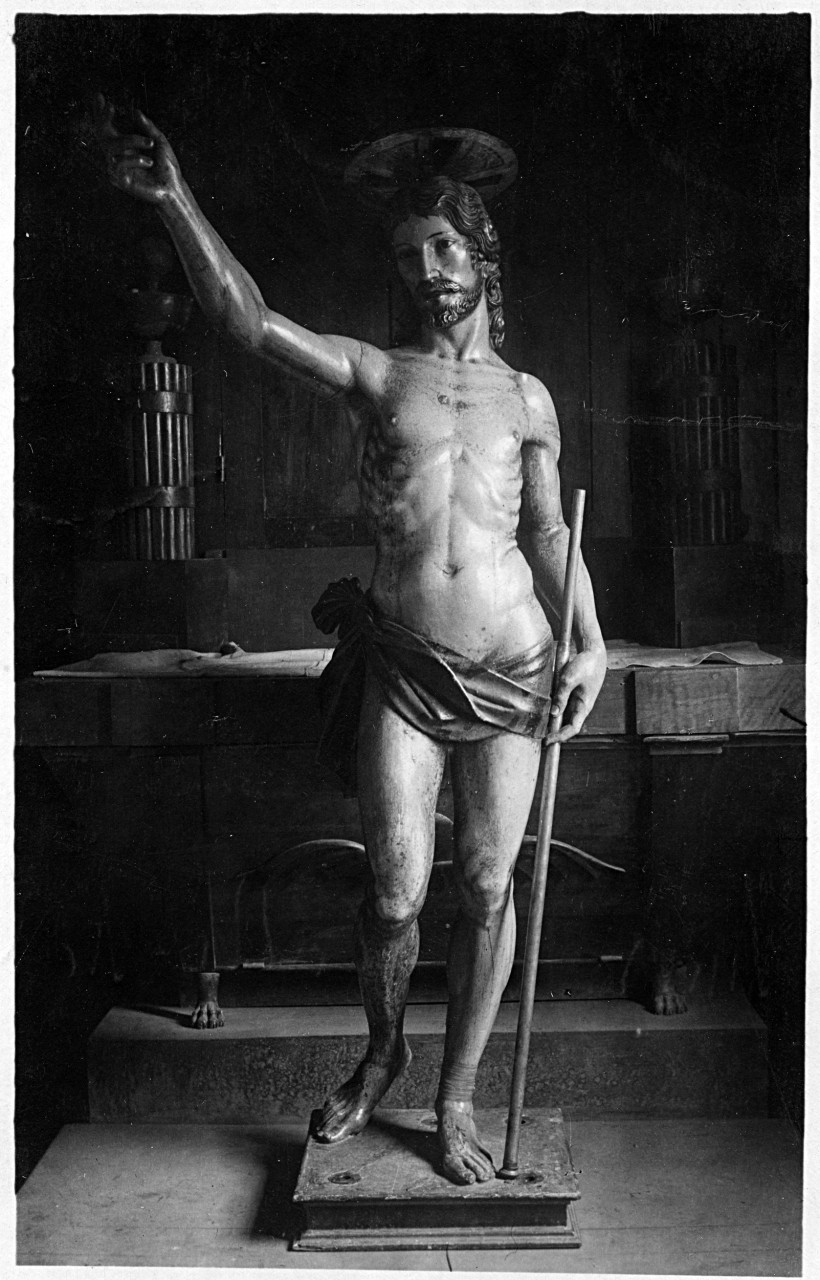 Castiglion Fiorentino - Museo della Pieve di San Giuliano - Cristo risorto; statua in legno ; Niccolò di Smeraldo Salvi (positivo) di Salvi Niccolò di Smeraldo, Gabinetto fotografico del Polo Museale Fiorentino (laboratorio) (primo quarto XX)