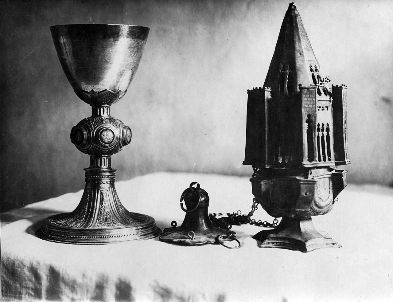 Castiglion Fiorentino - collocazione ignota; calice e turibolo architettonico (negativo) di Gabinetto fotografico del Polo Museale Fiorentino (laboratorio) - manifatura aretina (primo quarto XX)