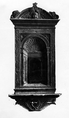 Arezzo - Chiesa di San Francesco - Cappella Tarlati - pilastro sinistro - ciborio marmoreo (negativo) di Desiderio da Settignano (maniera), Gabinetto fotografico del Polo Museale Fiorentino (laboratorio) (inizio XX)