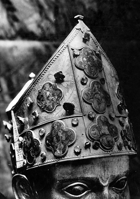 Arezzo - Chiesa di Santa Maria della Pieve - Cripta - Busto reliquiario di San Donato (negativo) di Aretini Pietro e Paolo, Gabinetto fotografico del Polo Museale Fiorentino (laboratorio) (primo quarto XX)