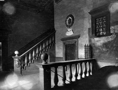 Arezzo - Palazzo Comunale - ingresso con scalone (negativo) di Gabinetto fotografico del Polo Museale Fiorentino (laboratorio) - bottega aretina (inizio XX)
