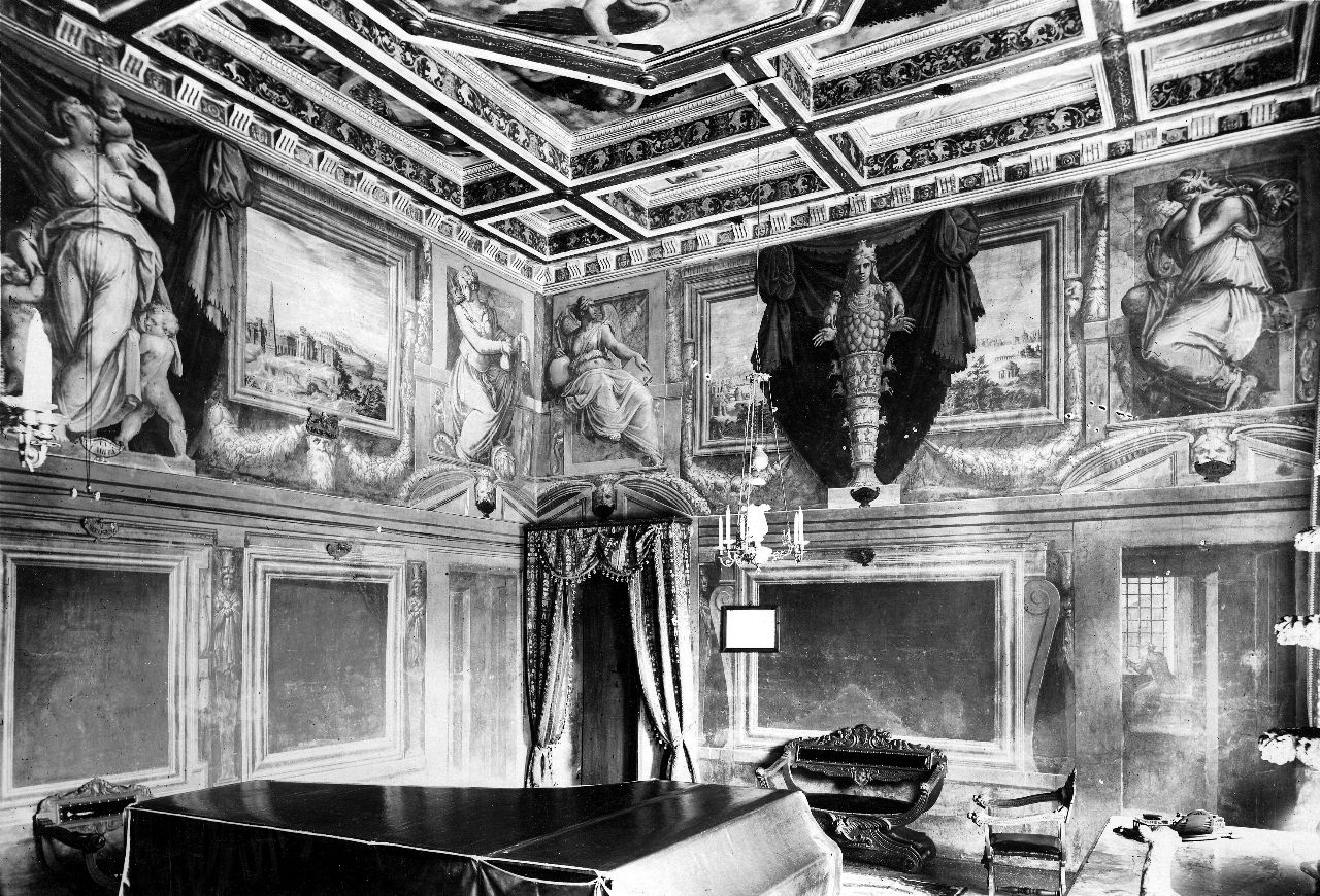 Arezzo - Casa del Vasari - Veduta del salone principale con affreschi allegorici (negativo) di Vasari Giorgio, Gabinetto fotografico del Polo Museale Fiorentino (laboratorio) (inizio XX)