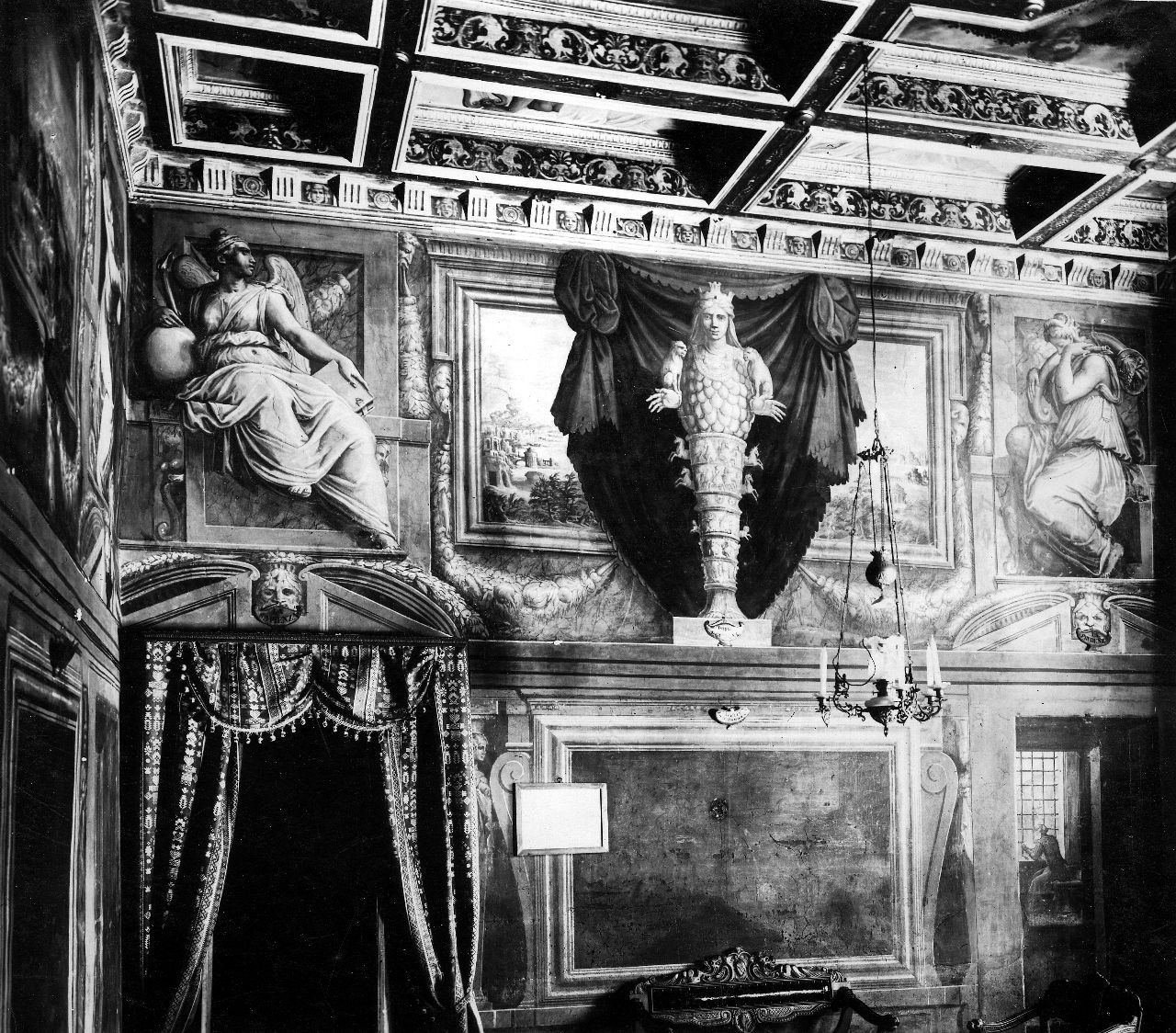 Arezzo - Casa del Vasari - Veduta del salone principale con affreschi allegorici (negativo) di Vasari Giorgio, Gabinetto fotografico del Polo Museale Fiorentino (laboratorio) (inizio XX)