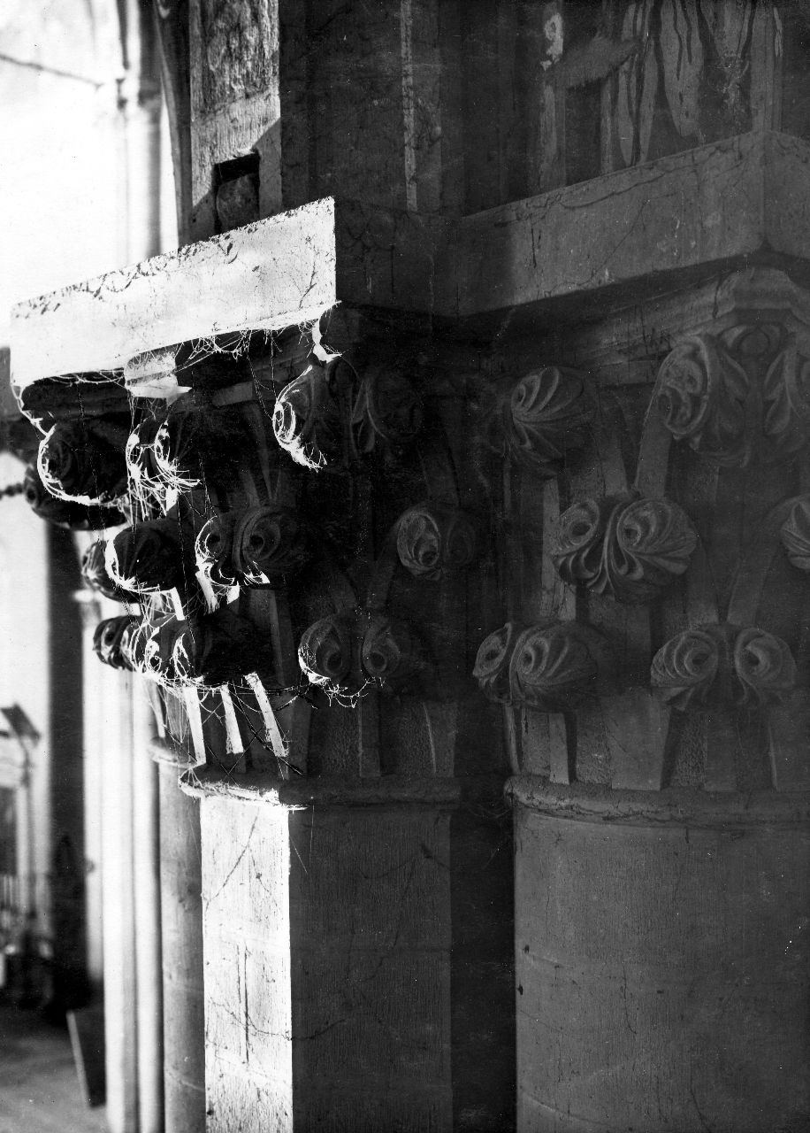 Arezzo - Cattedrale - Interno - Capitello (negativo) di Gabinetto fotografico del Polo Museale Fiorentino (laboratorio) (inizio XX)