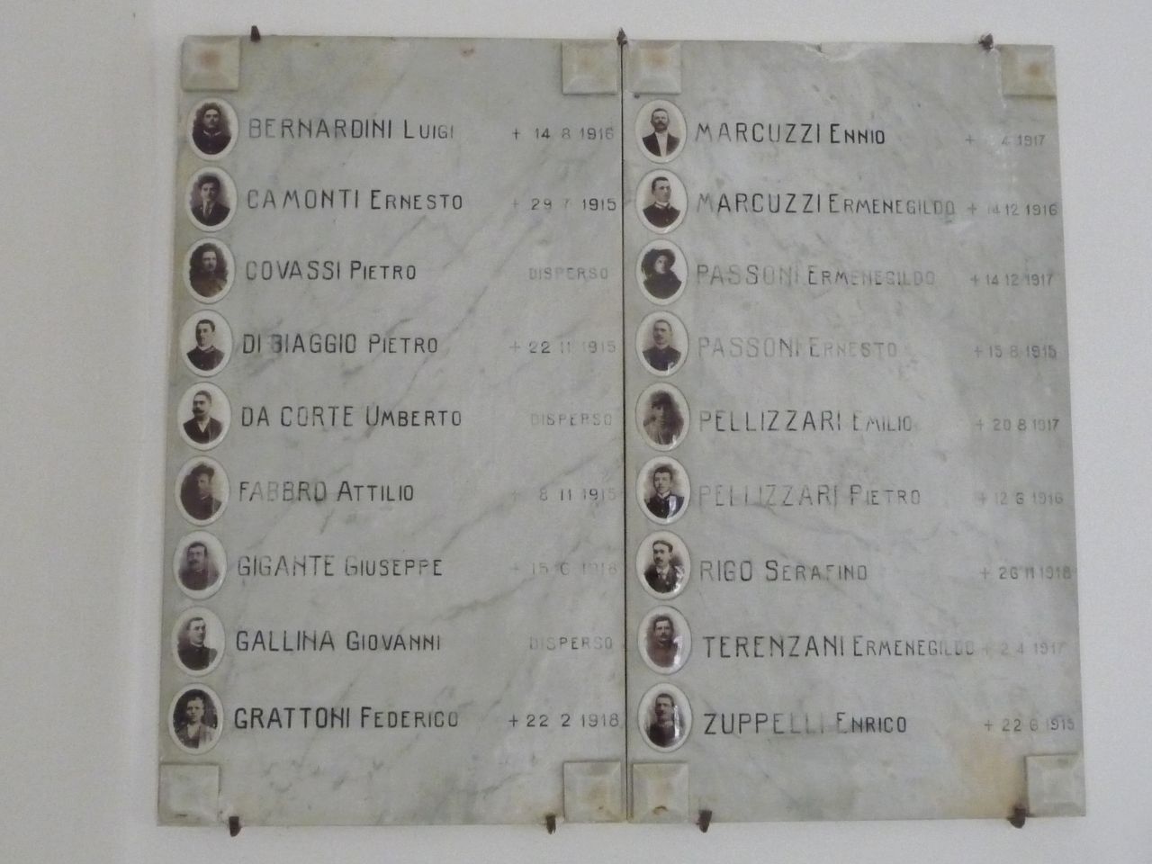 soggetto assente (lapide commemorativa ai caduti, coppia) - ambito friulano (XX)