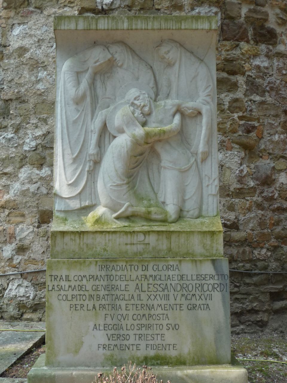 compianto sul Cristo morto (monumento ai caduti - a stele, opera isolata) di Drei Ercole (attribuito) (inizio/ metà XX)