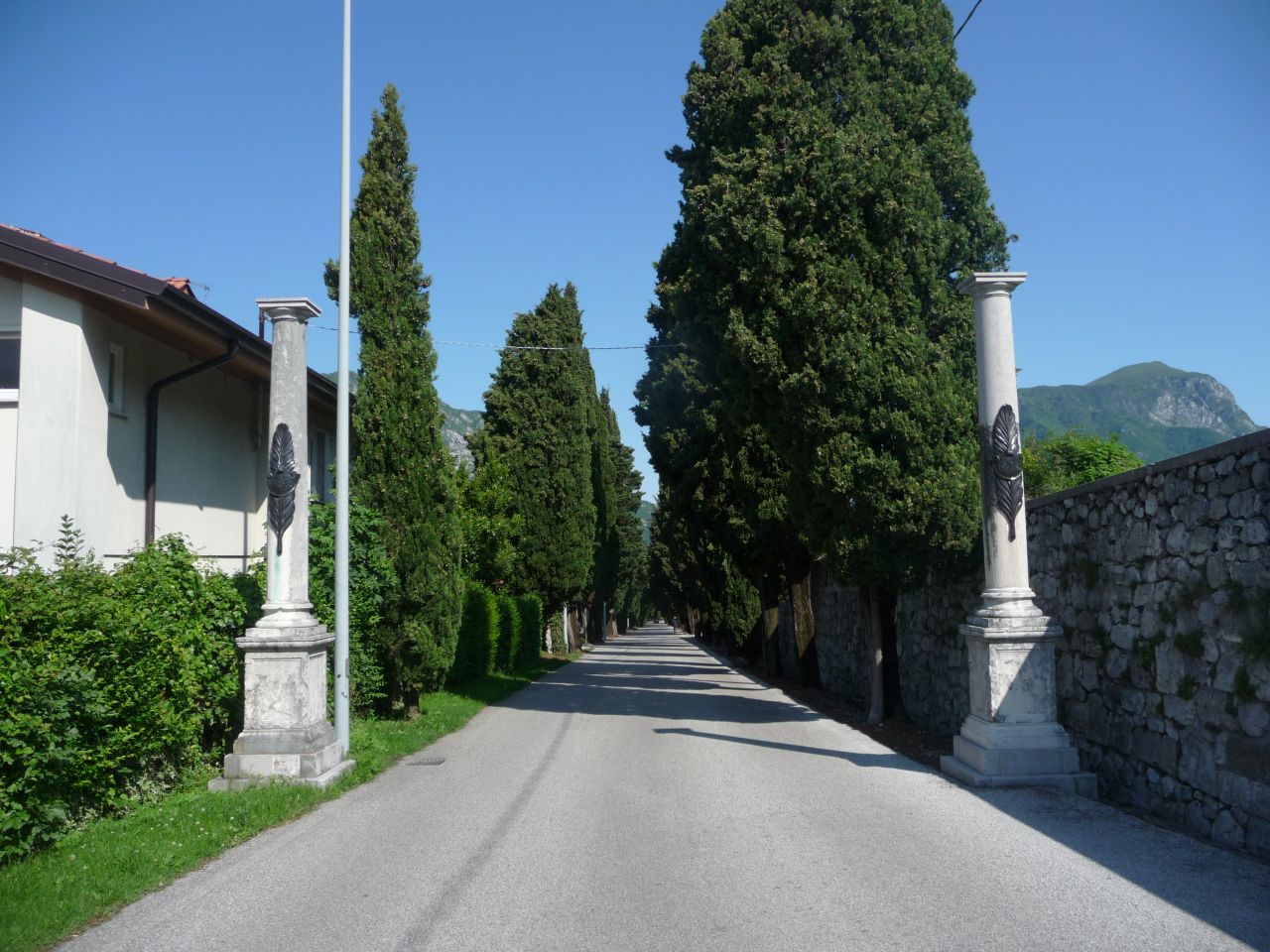 soggetto assente (monumento ai caduti - a colonna, coppia) - produzione italiana (XX)