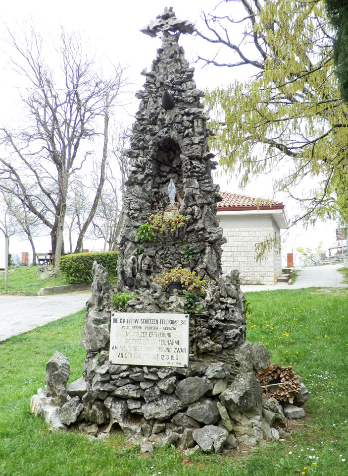 Madonna in preghiera, Aquila bicipite (monumento ai caduti - a piramide, opera isolata) - manifattura militare austro-ungarica (primo quarto XX)