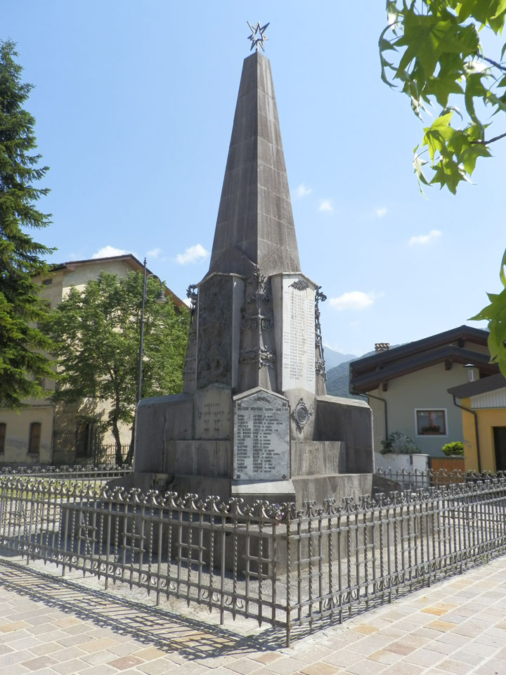 Allegorie della Vittoria e del sacrificio del soldato (monumento ai caduti - ad obelisco, opera isolata) di Officina Dell'Oste (attribuito) - ambito carnico (primo quarto XX)