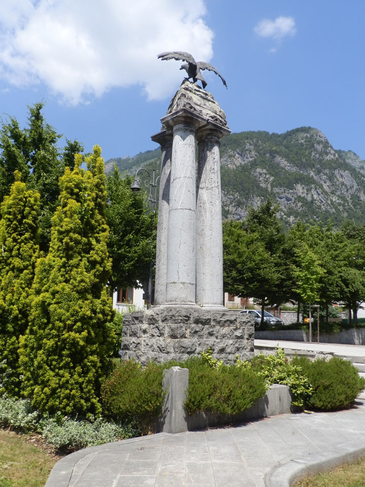 allegoria della Vittoria come aquila (monumento ai caduti - a basamento, opera isolata) - ambito carnico (prima metà XX)