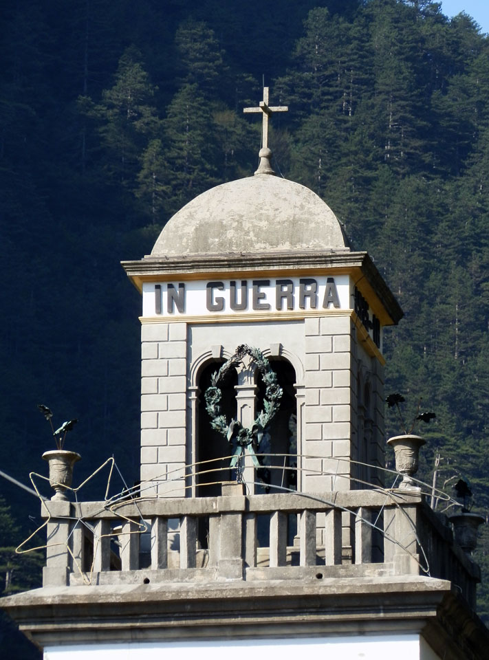 soggetto assente (monumento ai caduti - a tempietto, opera isolata) di Ditta Geremia Fuccaro (attribuito) - ambito carnico (prima metà XX)