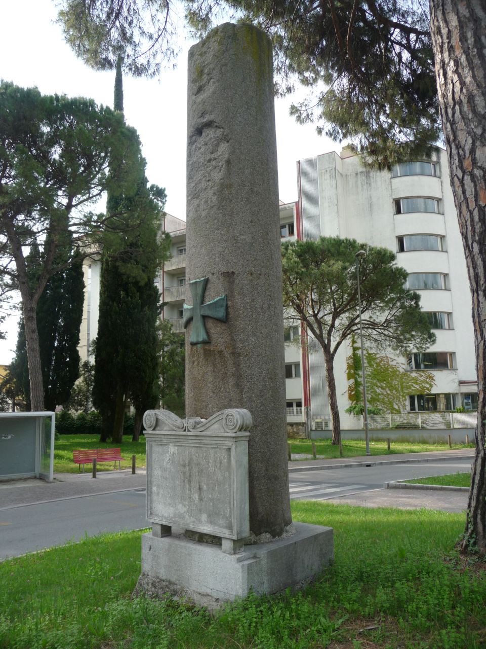 soggetto assente (monumento ai caduti - a colonna spezzata, insieme) - ambito italiano (XX)