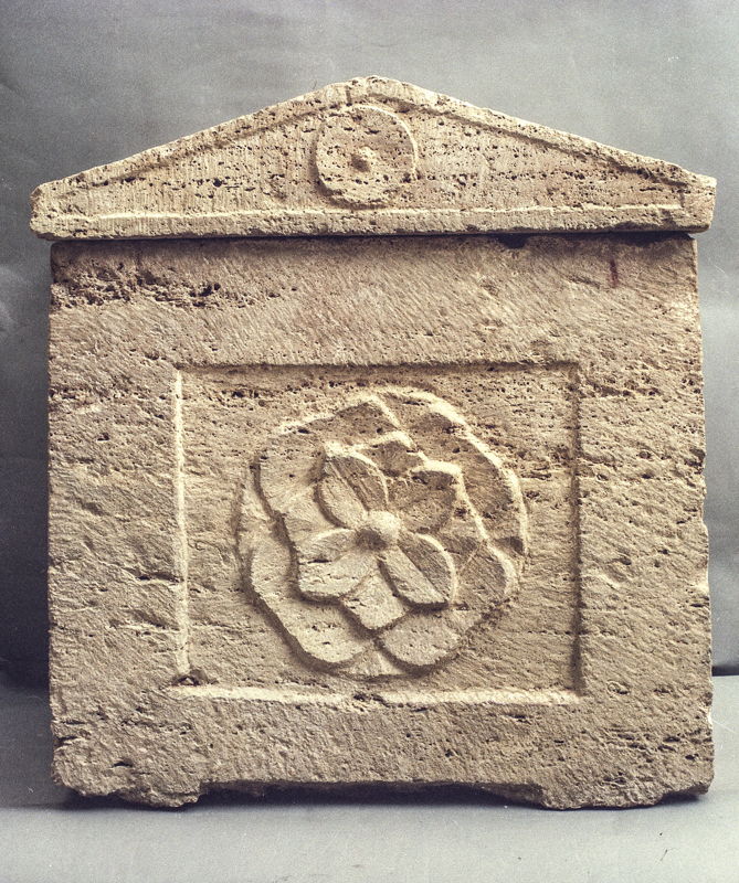 rosone (urna/ cineraria, cassa, cubica, decorata) (III-I sec. a.C)