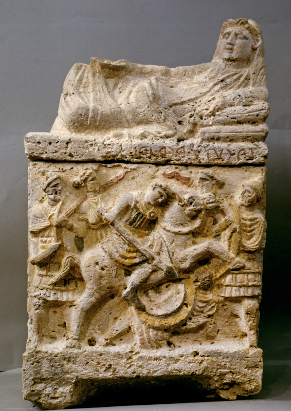 scena di combattimento con un cavaliere al centro della scena (urna/ cineraria, cassa, cubica, decorata) di Satna (bottega) - bottega perugina (III-I sec. a.C)