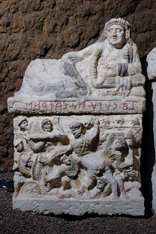 scena di centauromachia (urna/ cineraria, cassa, cubica, decorata) di Satna (bottega) - bottega perugina (III-I sec. a.C)