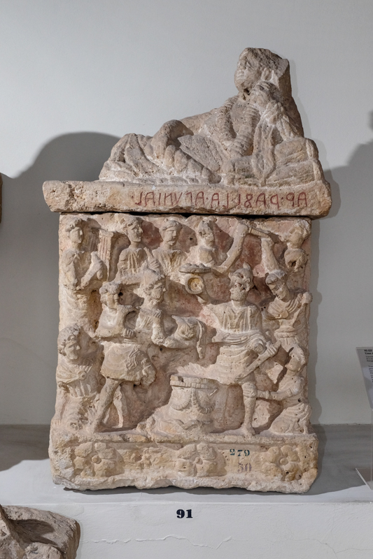 sacrificio di Ifigenia (urna/ cineraria, cassa, cubica, decorata) di Satna (bottega) - bottega perugina (metà/ inizio II-I sec. a.C)