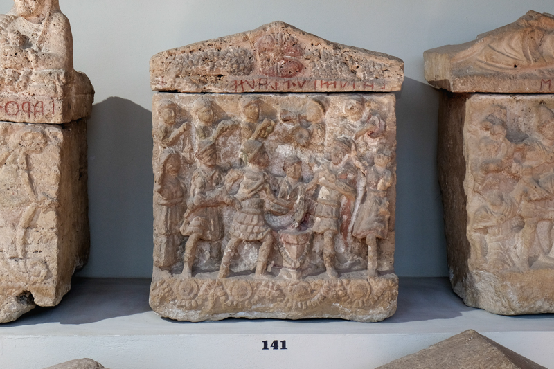 sacrificio di Ifigenia (urna/ cineraria, cassa, cubica, decorata) - bottega perugina (seconda metà II a.C)