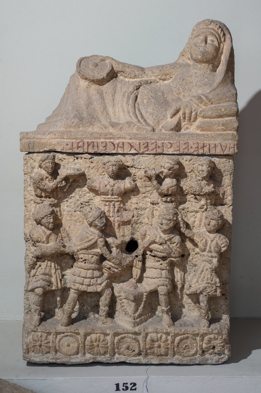 sacrificio di Ifigenia (urna/ cineraria, cassa, cubica, decorata) - bottega perugina (seconda metà II a.C)