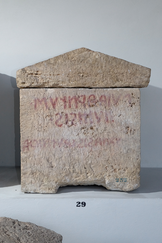 urna/ cineraria, cassa con iscrizione, cubica, liscia (II a.C)