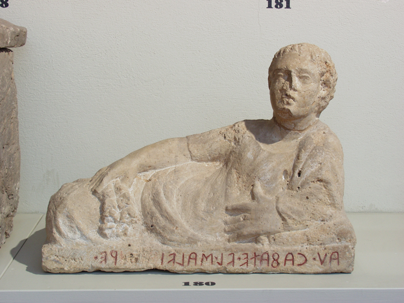 recumbente (urna/ cineraria, coperchio, configurato) (metà II a.C)