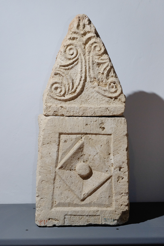 Patera romboidale (urna/ cineraria, cassa, tronco-piramidale, decorata) (I a.C)