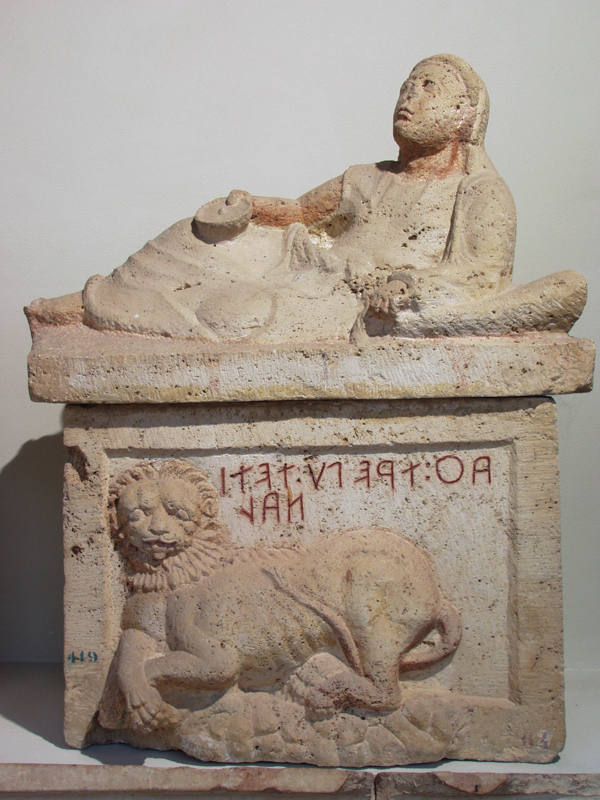 leone (urna/ cineraria, cassa, con iscrizione, cubica, decorata) - bottega perugina (prima metà II a.C)
