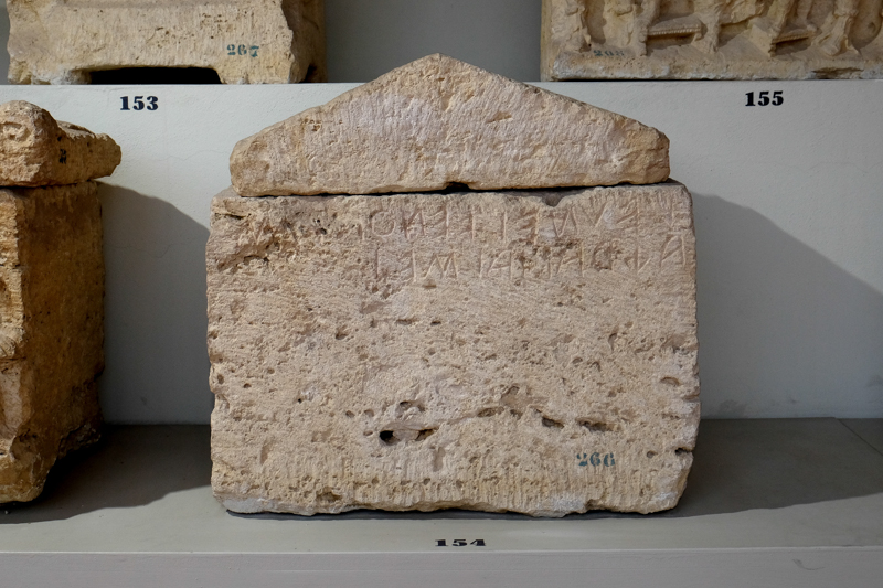 urna/ cineraria, cassa con iscrizione, parallelepipeda, liscia (secondo quarto II a.C)