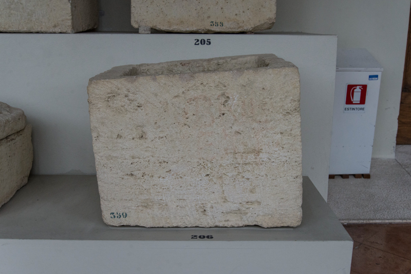 urna/ cineraria, cassa con iscrizione, cubica, liscia (I a.C)