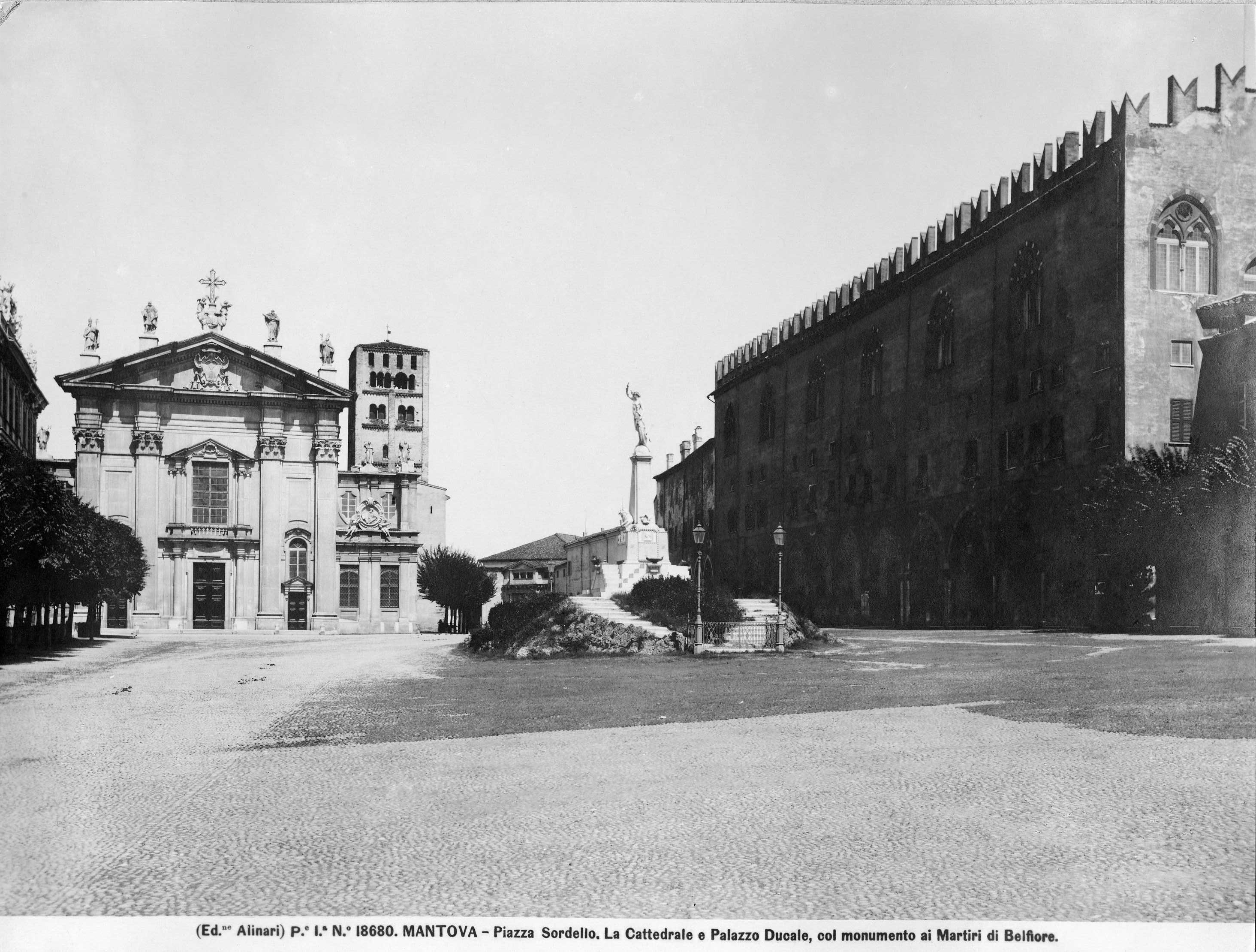 Architettura - Palazzi - Mantova (positivo) di Fratelli Alinari (anonimo) (primo quarto XX)