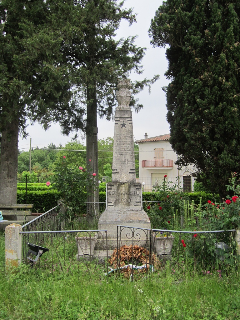 soggetto assente (monumento ai caduti - ad obelisco, opera isolata) - ambito marchigiano (primo quarto XX)