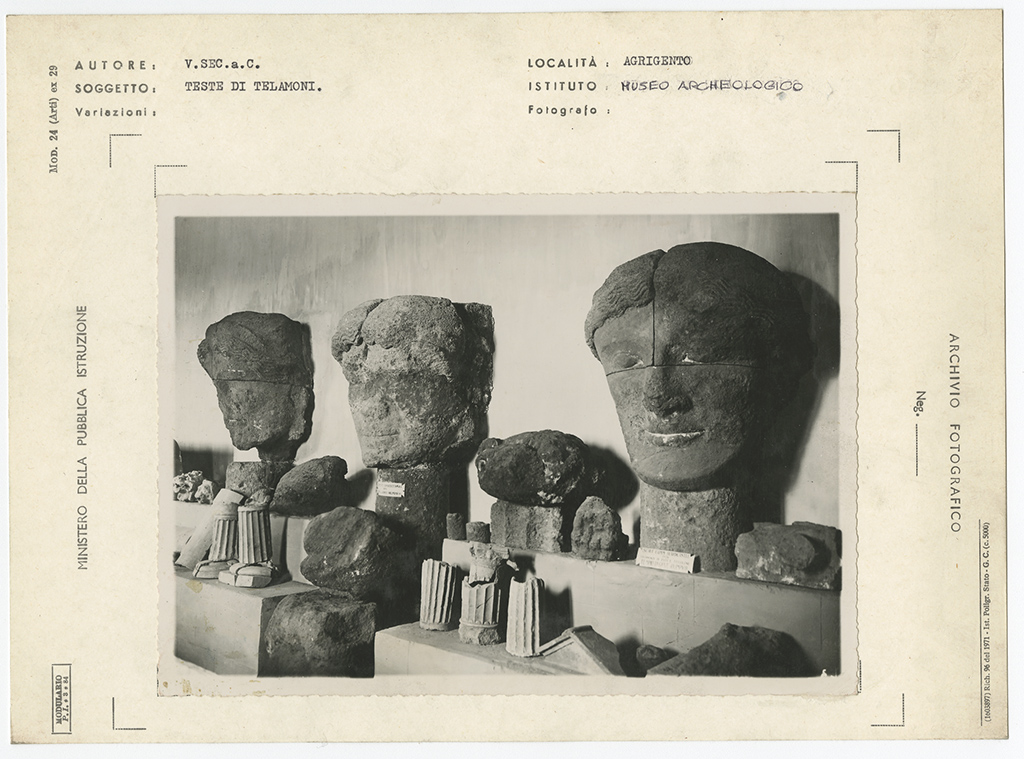 Archeologia classica - Collezioni archeologiche - Scultura (positivo, insieme) di Anonimo <1900-1950> (prima metà XX)