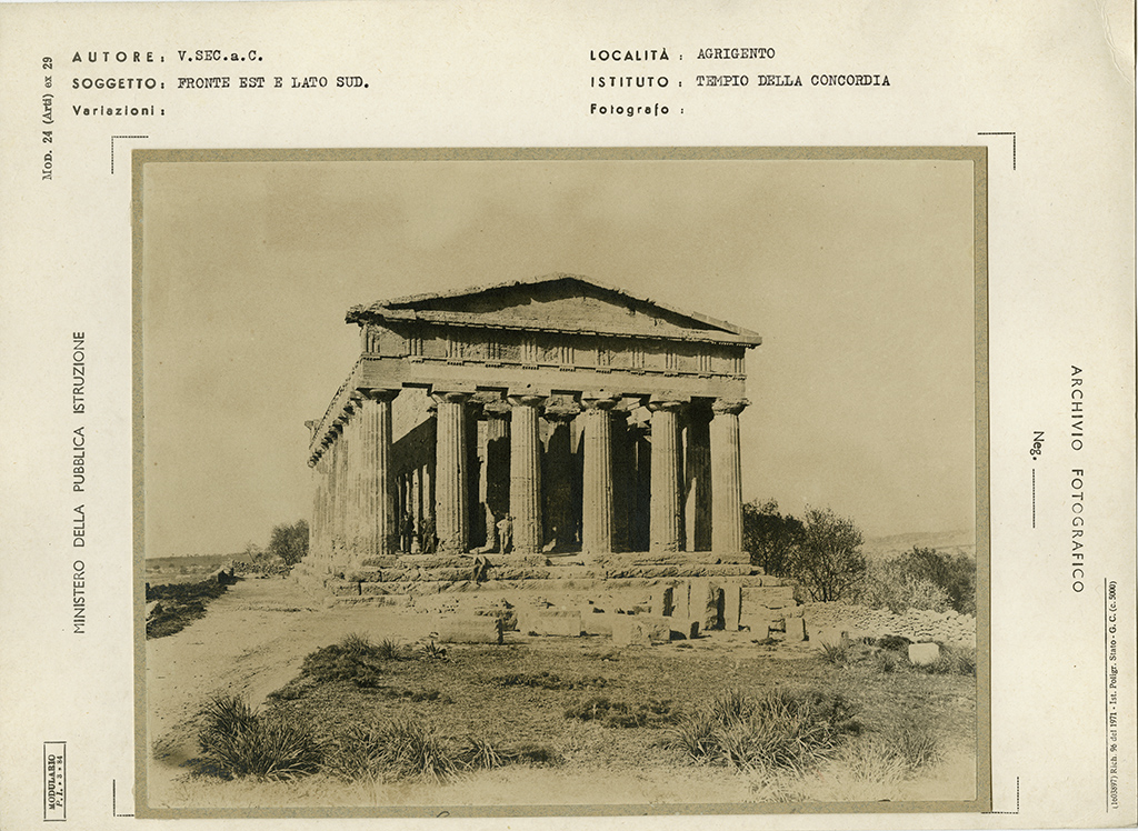 Archeologia classica - Architettura - Templi (positivo, insieme) di Anderson, Domenico, Alinari, Fratelli, Brogi, Giacomo, Gabinetto Fotografico Nazionale (XIX-XX)