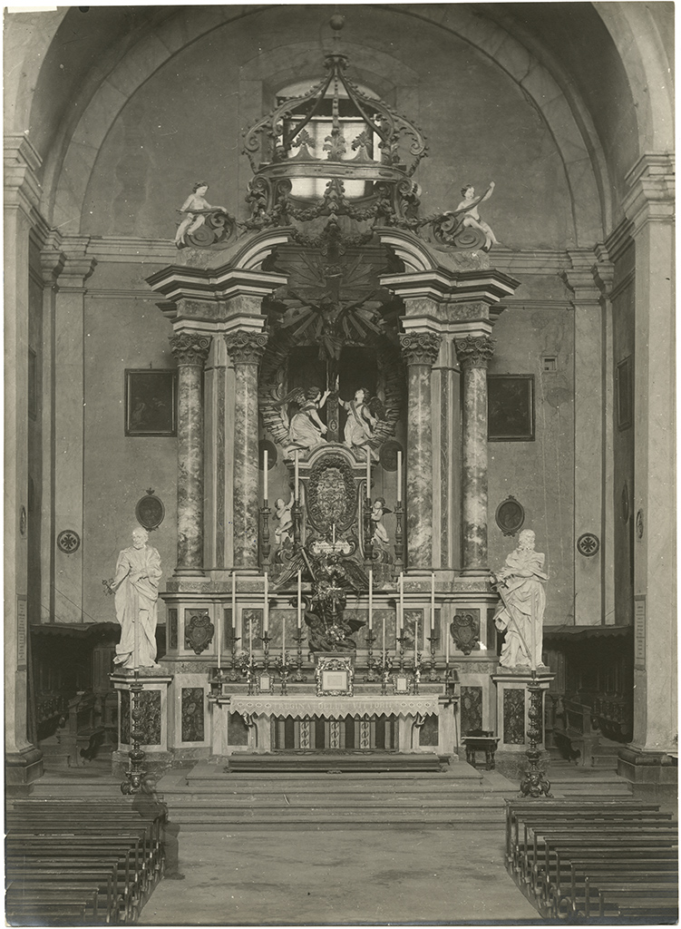 Architettura religiosa - Chiese - Arredi sacri (positivo, insieme) di Anonimo <1901-1950> (XX)