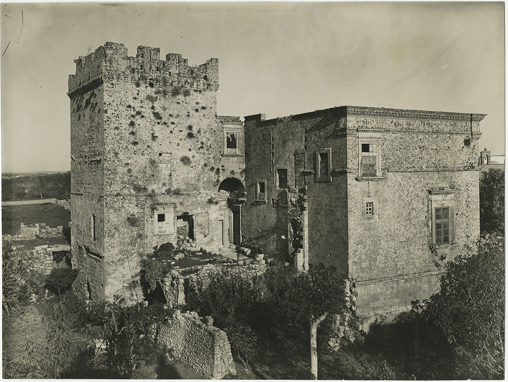 Toscana - Arezzo <provincia> - Lucignano - Palazzo Comunale (positivo, insieme) di Anonimo <1901-1950> (XX)