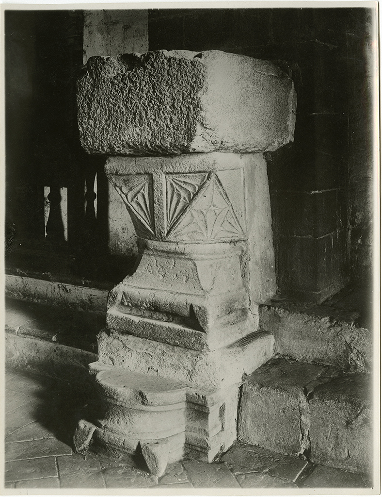 Toscana - Siena <provincia> - Pienza - Pieve dei Santi Vito e Modesto (positivo, insieme) di Regia Soprintendenza Siena (laboratorio), Stabilimento Fotografico Civicchioni (stabilimento), M. Salmi (attribuito) (XX)