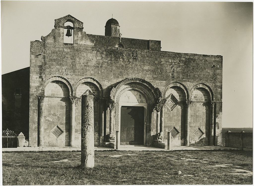 Architettura religiosa - Chiese (positivo, insieme) di Anonimo <1901-1950> (XX)