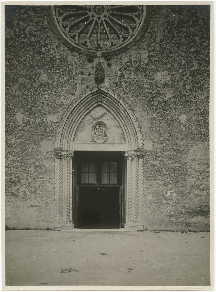 Architettura religiosa - Chiese - Arredi sacri (positivo, insieme) di Anonimo <1901-1950> (XX)