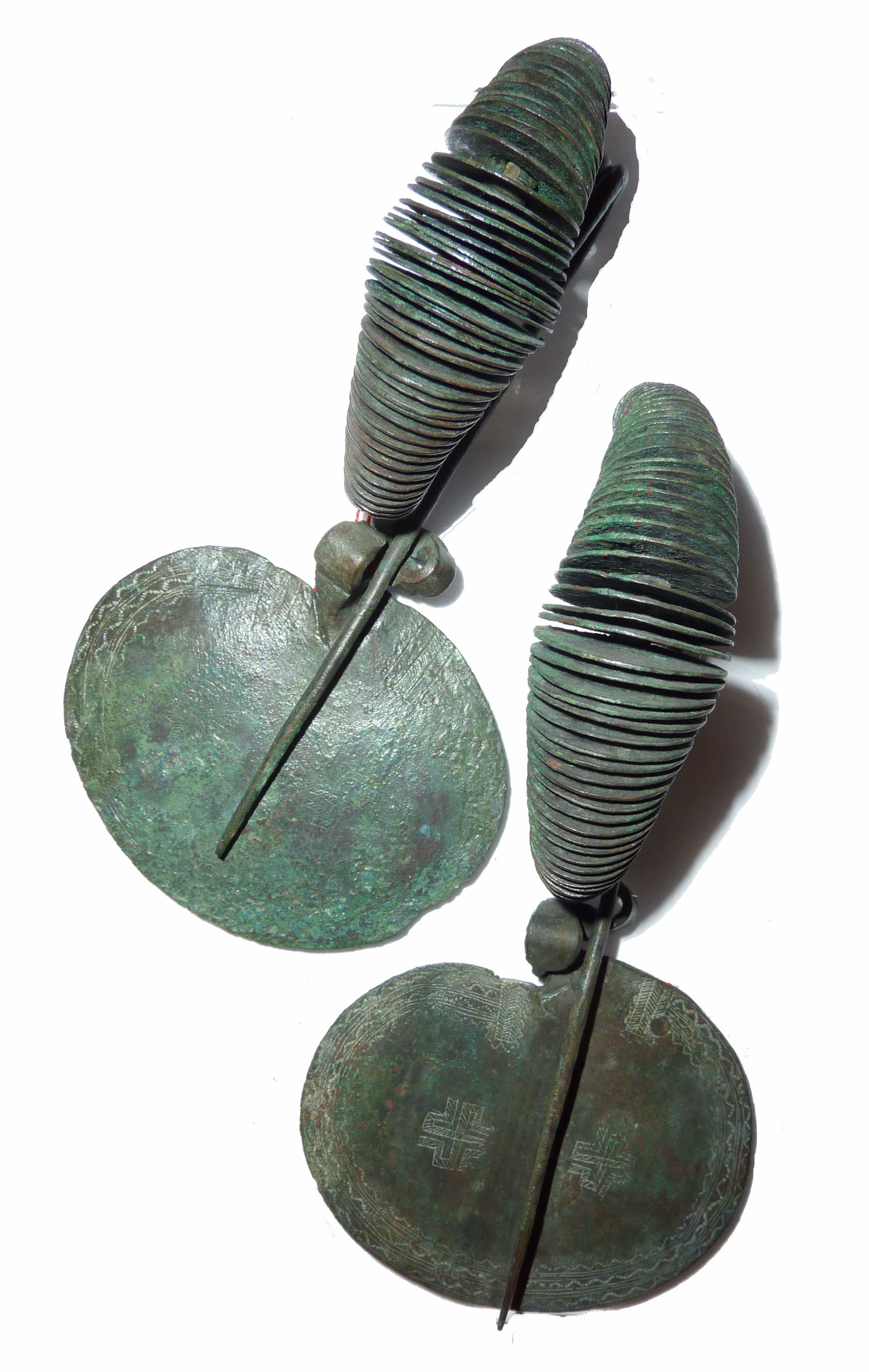 fibula ad arco di dischi e staffa a disco (seconda metà IX sec. a.C)