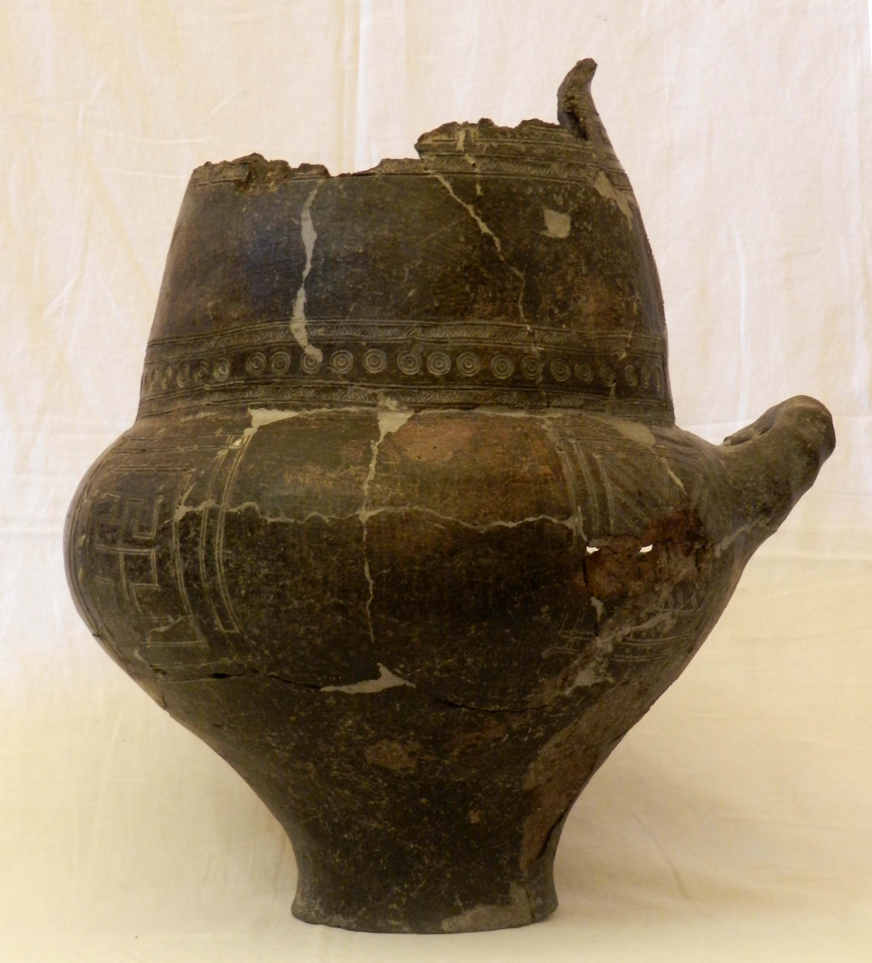 urna biconica (seconda metà IX sec. a.C)