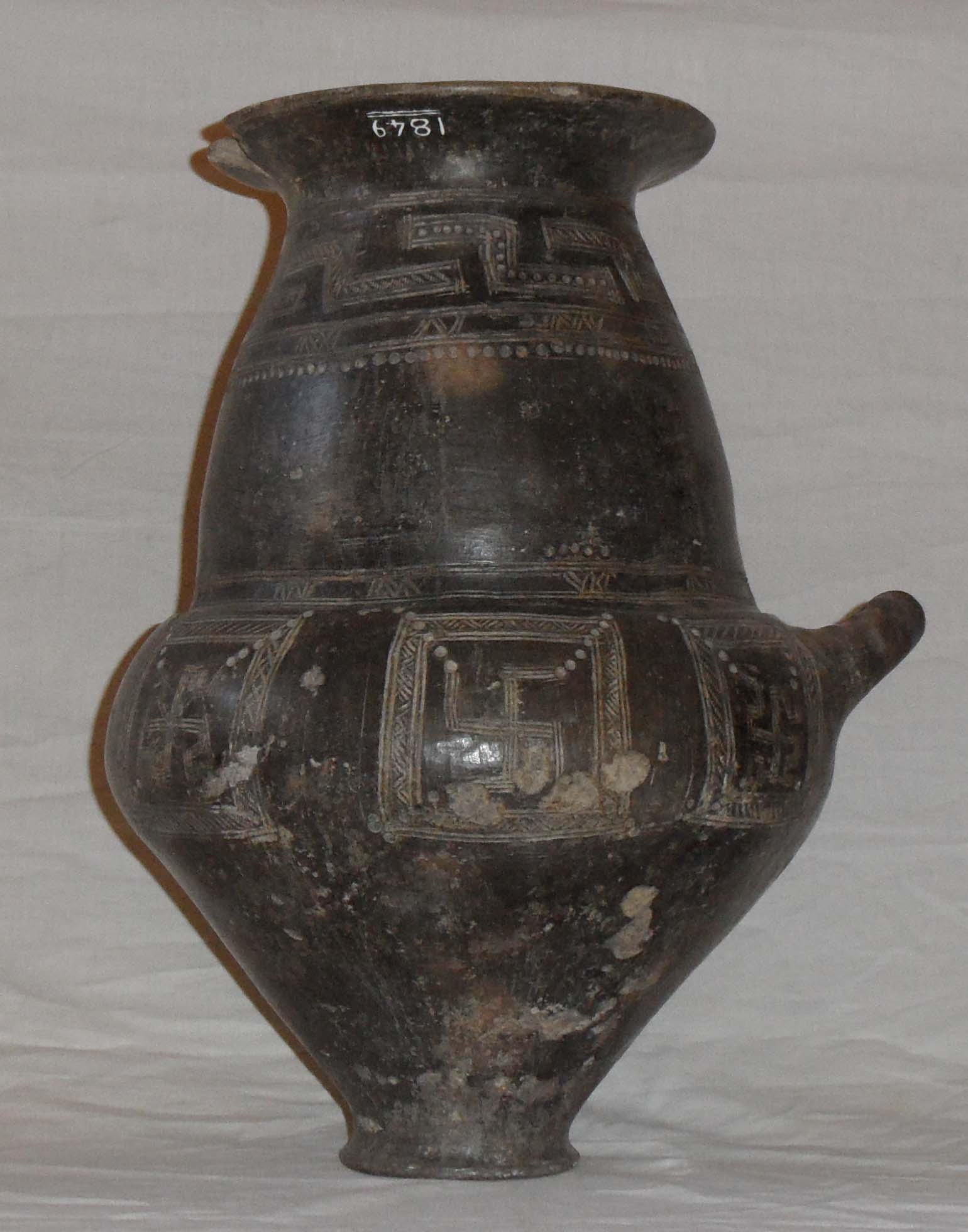 urna biconica (seconda metà IX sec. a.C)